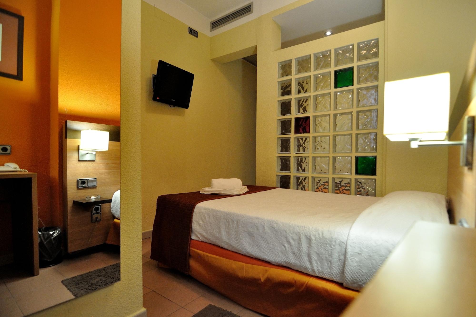 Hostal Ballesta Madrid Extérieur photo
