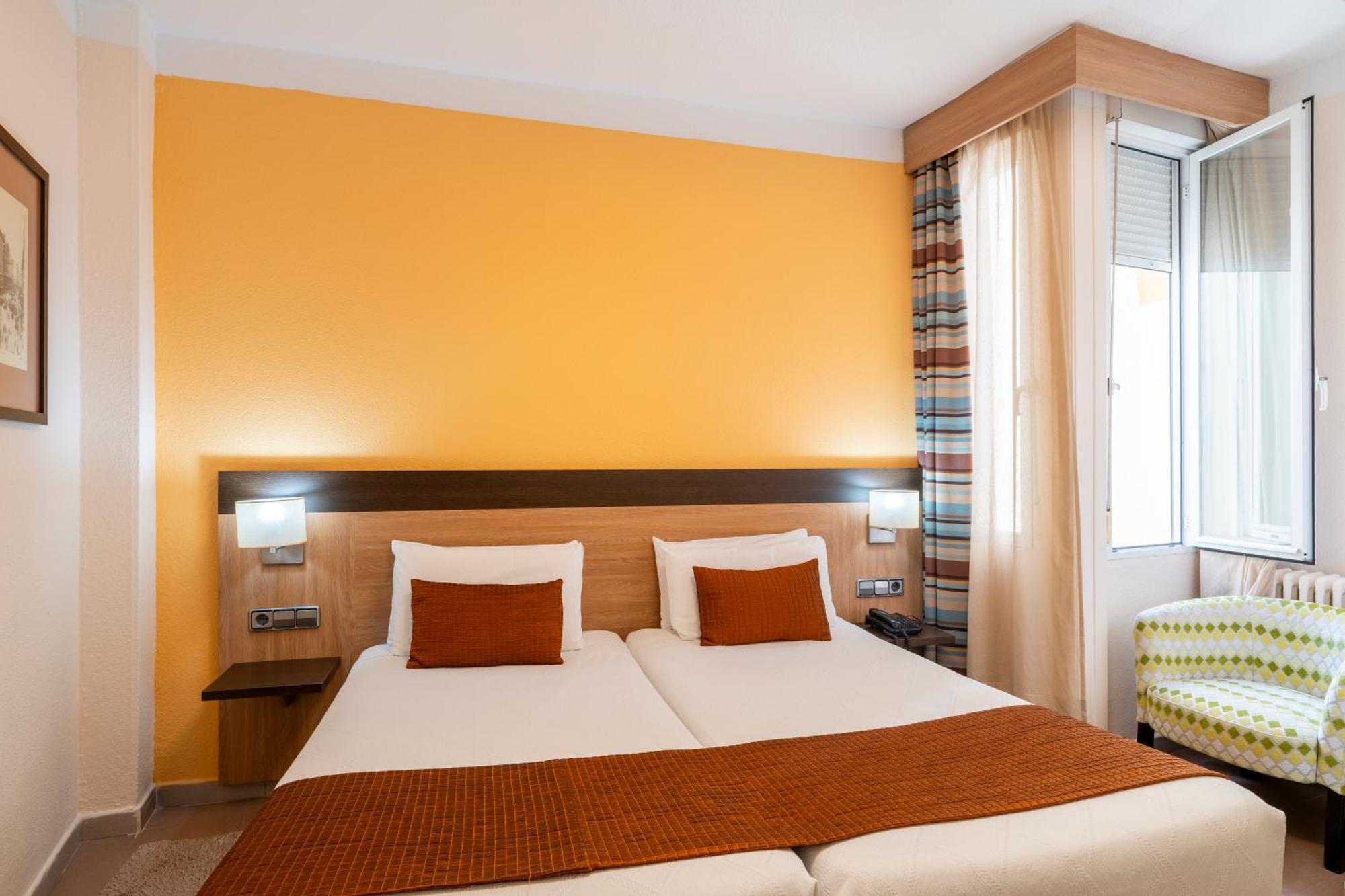 Hostal Ballesta Madrid Extérieur photo