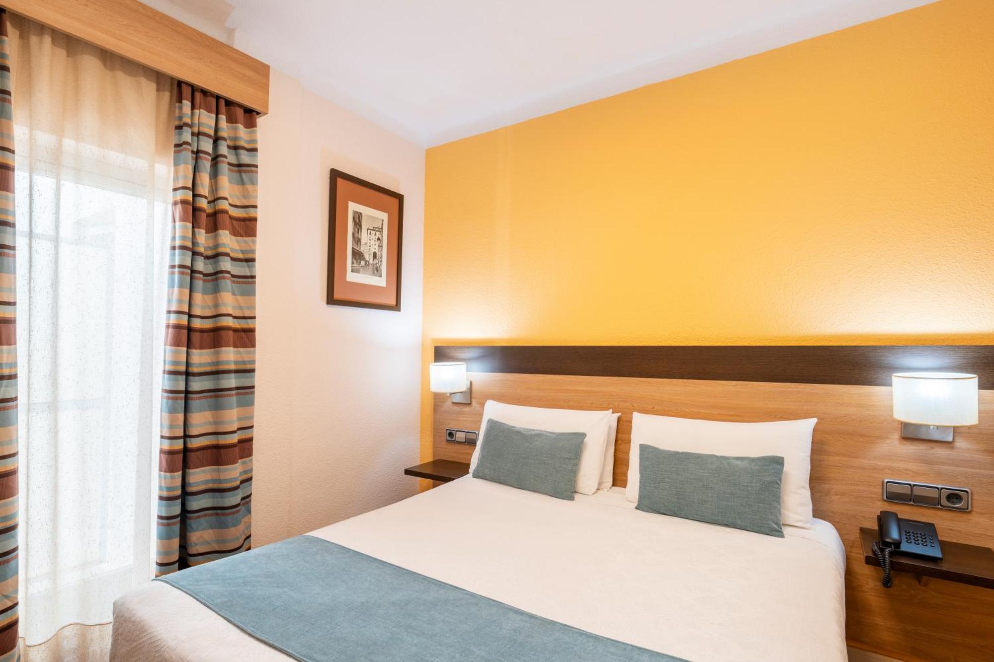 Hostal Ballesta Madrid Extérieur photo