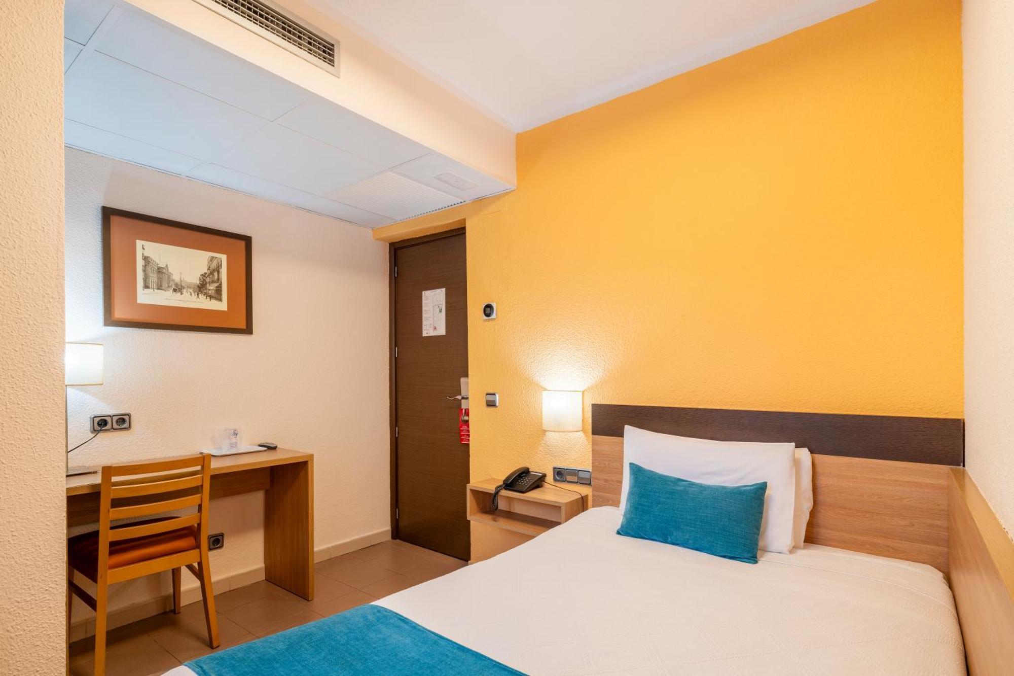 Hostal Ballesta Madrid Extérieur photo