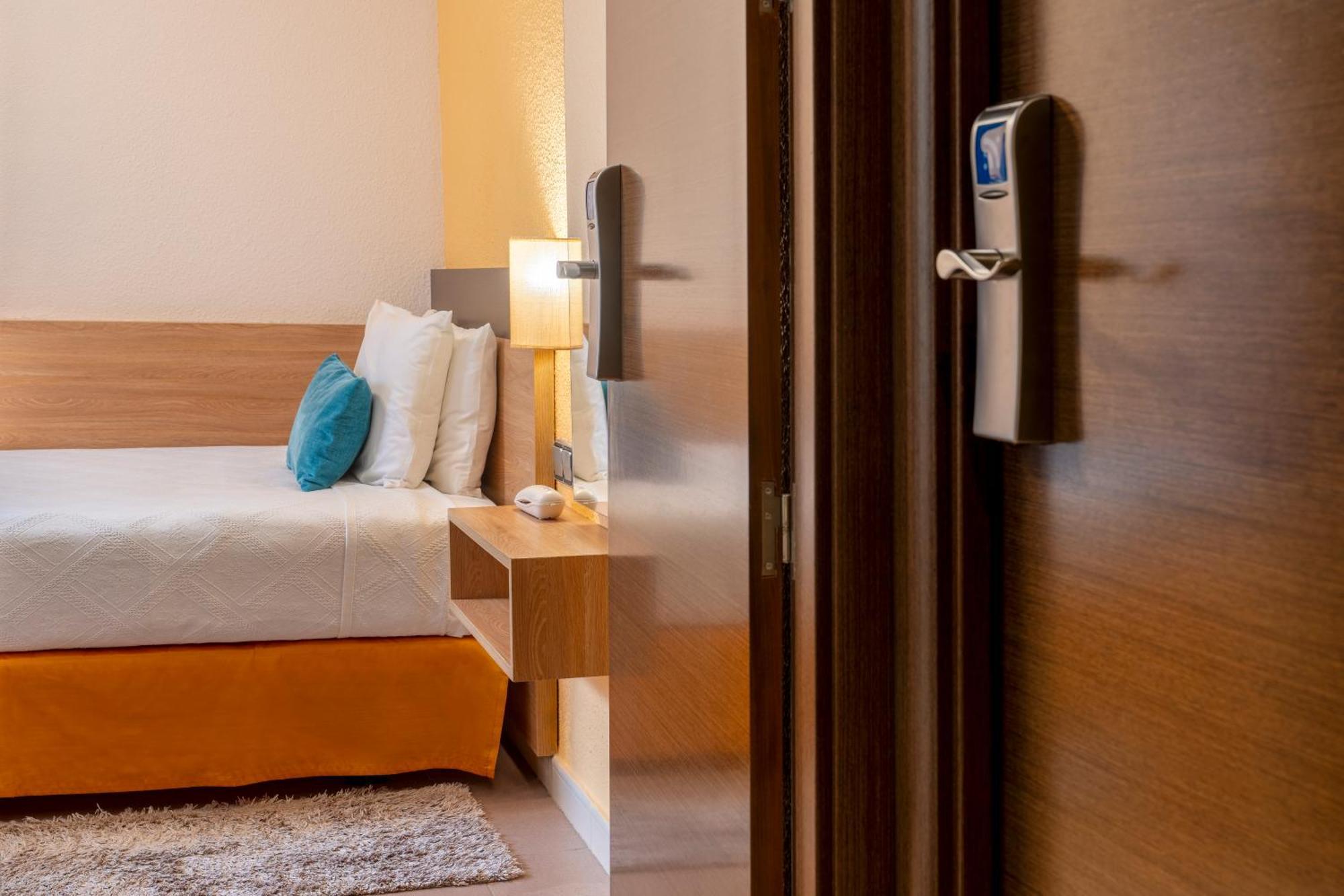 Hostal Ballesta Madrid Extérieur photo